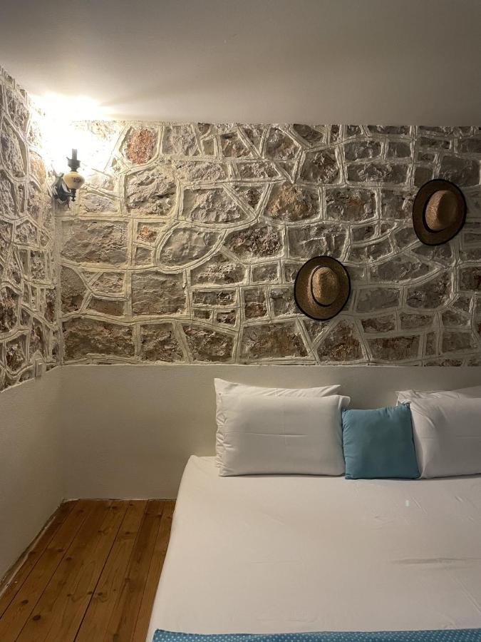 Marina Castellana Studios II Chalki Town Extérieur photo