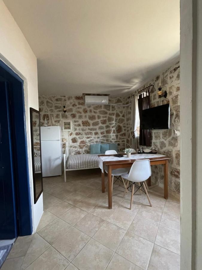 Marina Castellana Studios II Chalki Town Extérieur photo
