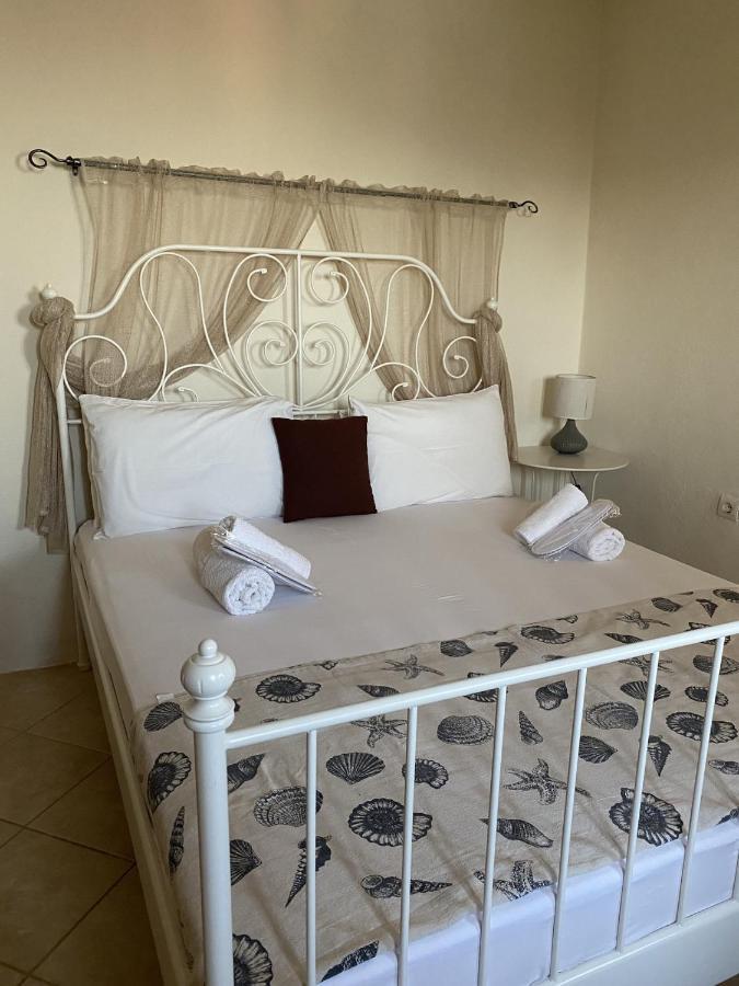 Marina Castellana Studios II Chalki Town Extérieur photo