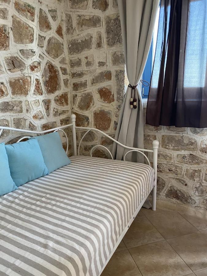 Marina Castellana Studios II Chalki Town Extérieur photo