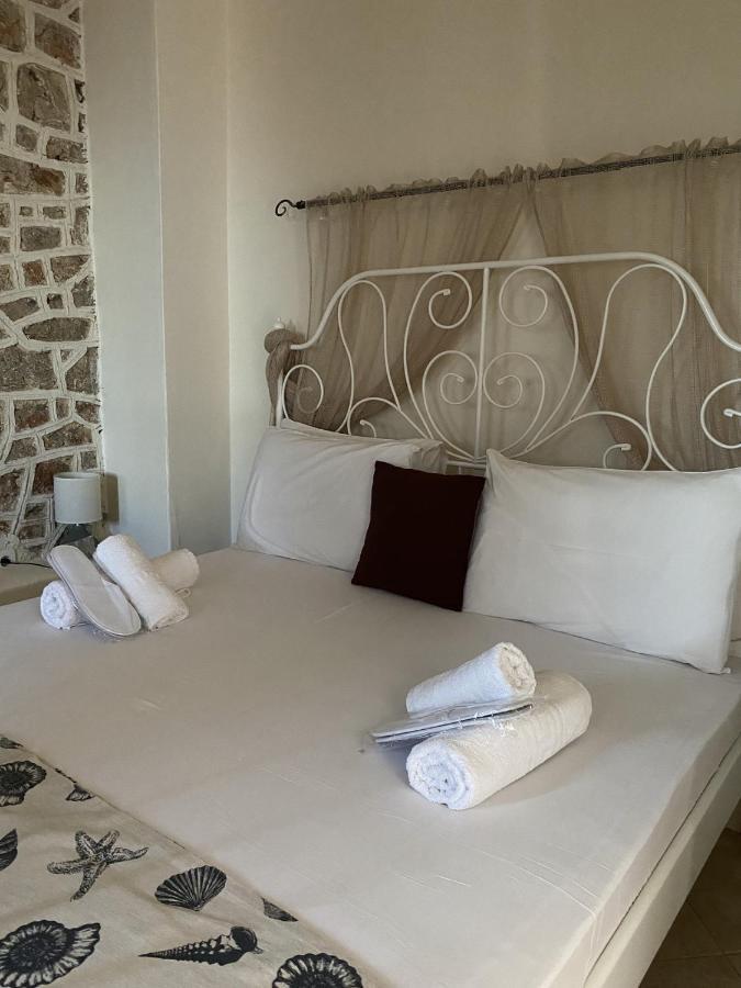 Marina Castellana Studios II Chalki Town Extérieur photo