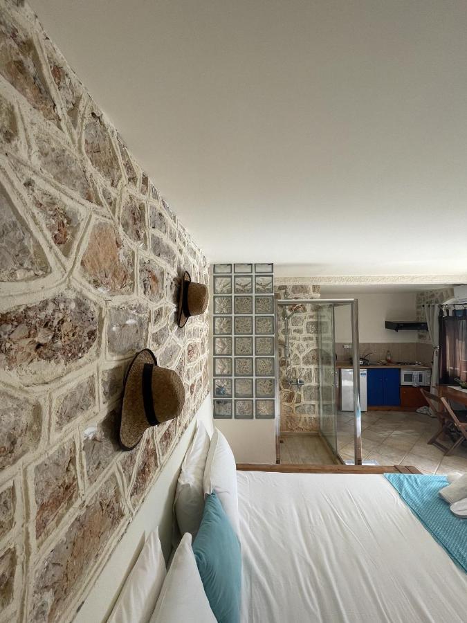 Marina Castellana Studios II Chalki Town Extérieur photo