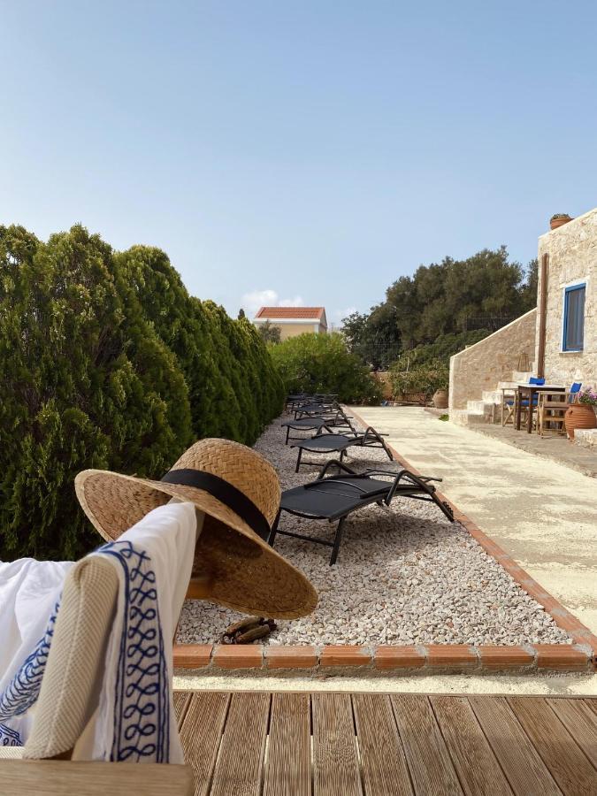 Marina Castellana Studios II Chalki Town Extérieur photo