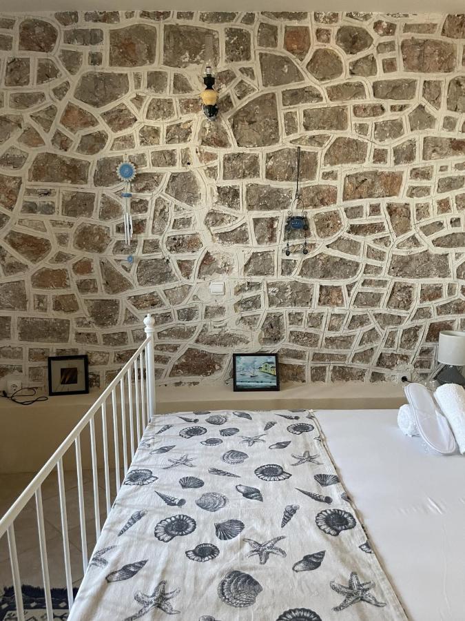 Marina Castellana Studios II Chalki Town Extérieur photo