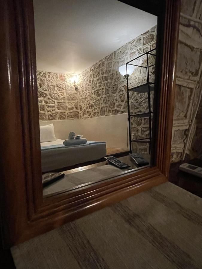 Marina Castellana Studios II Chalki Town Extérieur photo