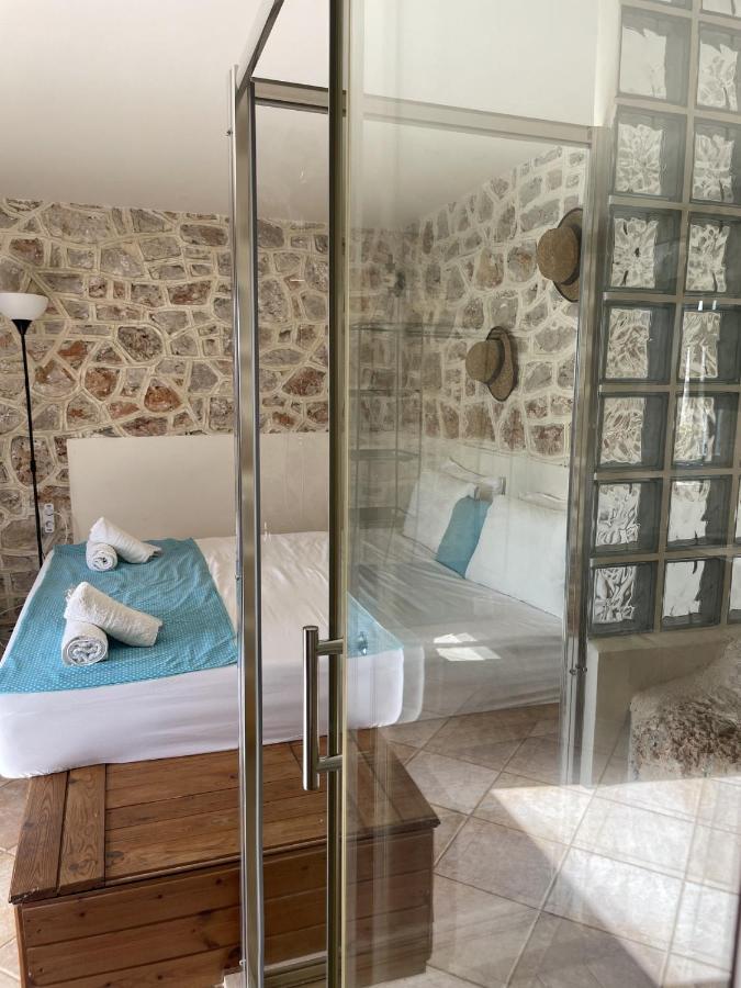 Marina Castellana Studios II Chalki Town Extérieur photo