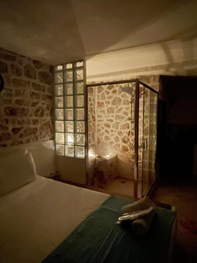 Marina Castellana Studios II Chalki Town Extérieur photo